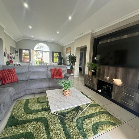 Villa Caylee Caribbean Estates - Ultra-Luxurious - Rimas Interiors Designs - Private Beachfront Escape - Premium Serviced For 8 Guests 포트에드워드 외부 사진